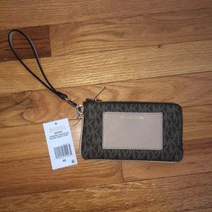 Micheal Kors wristlet